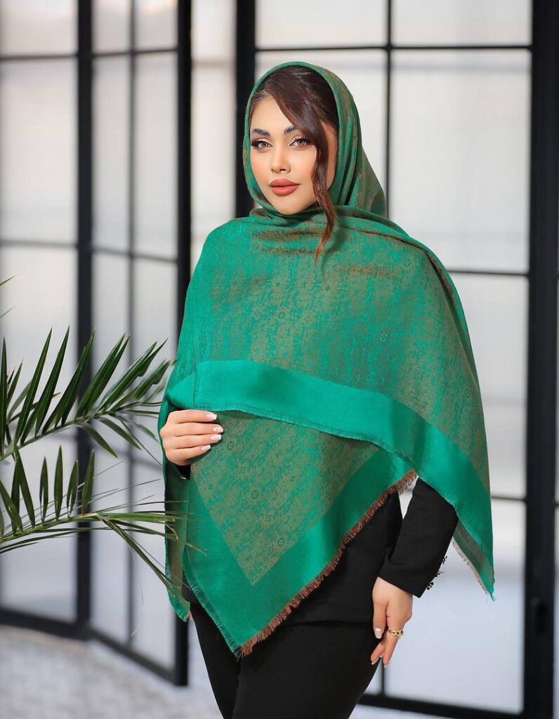 جدیدترین مدل‌های شال و روسری پاییزه