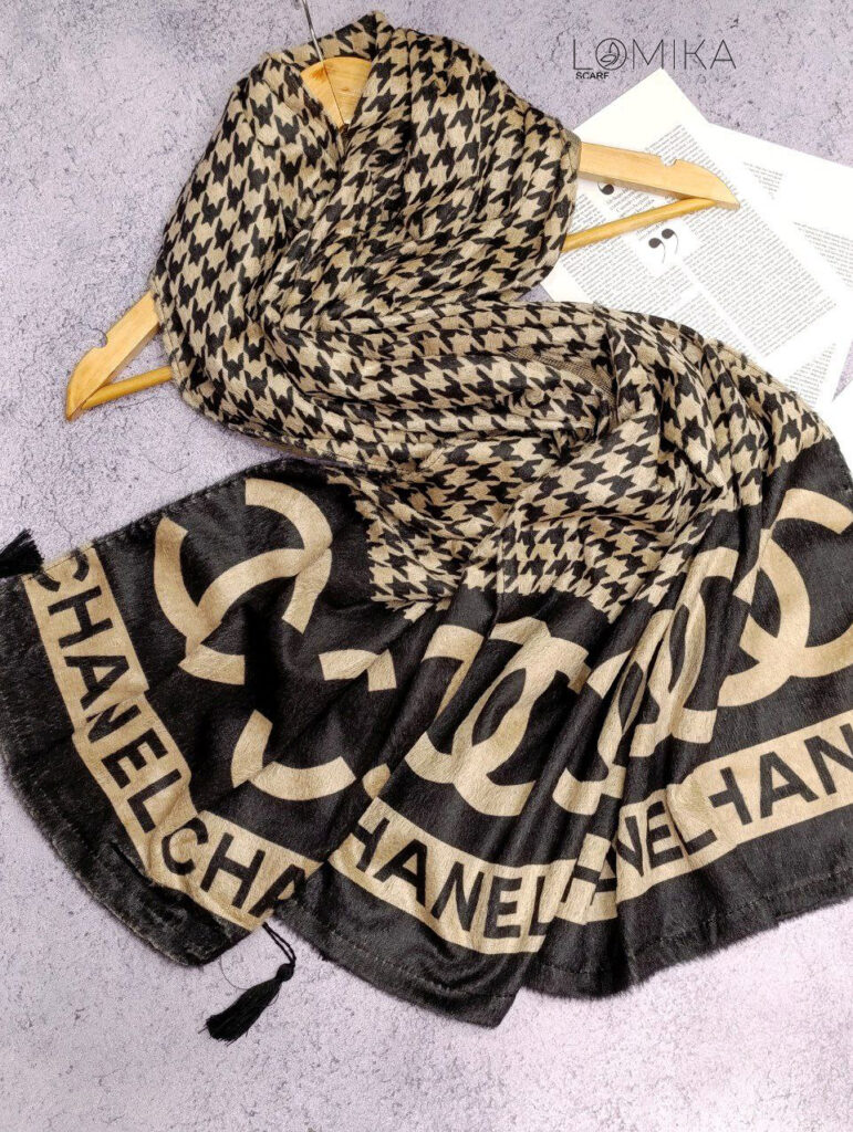 How to match shawls and scarves with clothes?