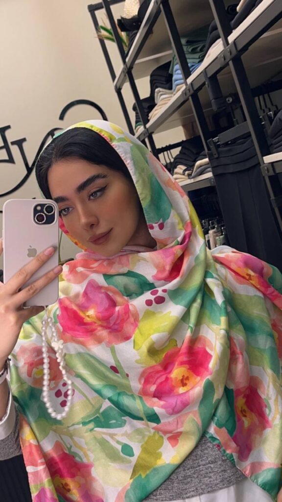 استایل بهاری ۱۴۰۴ با شال و روسری