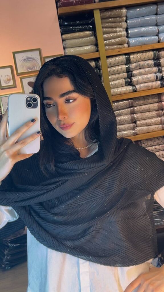 شال و روسری مشکی