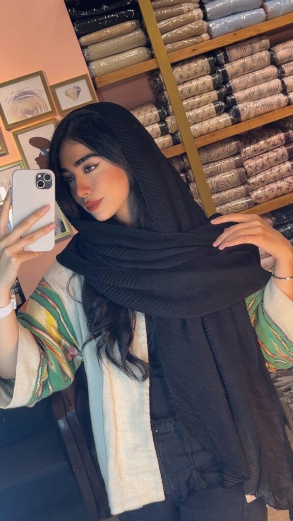 شال و روسری مشکی