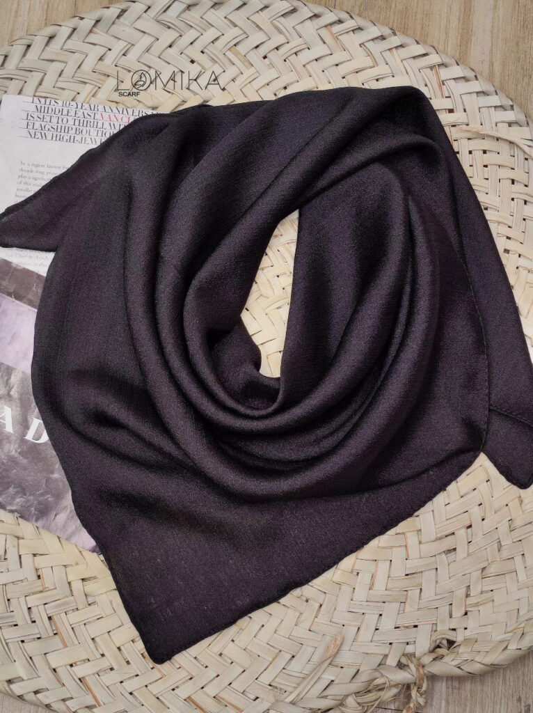 شال و روسری مشکی