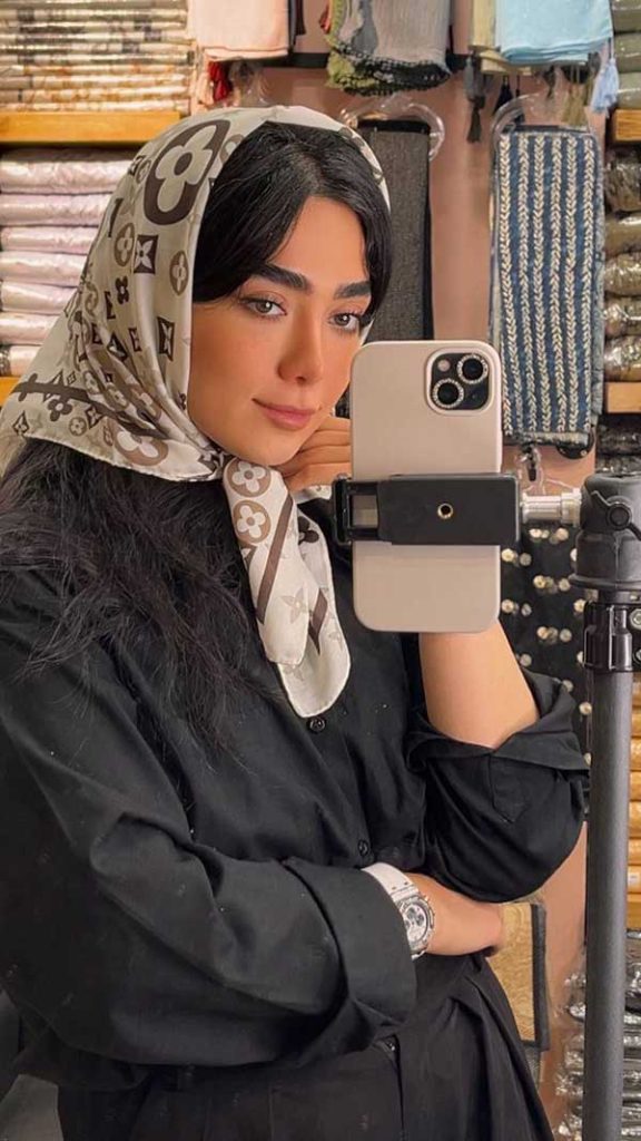 استایل پاییزی با مینی اسکارف