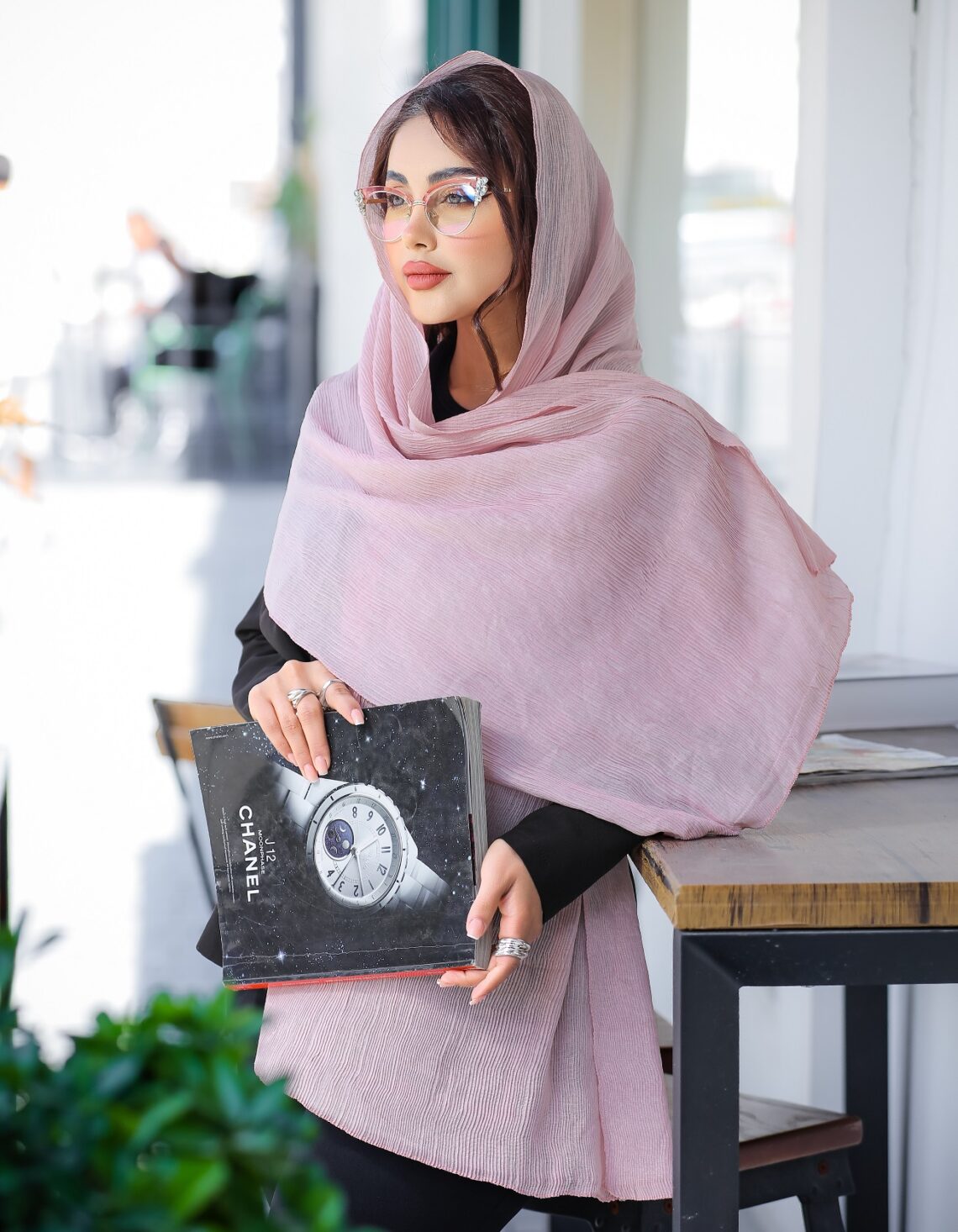 رنگ های جذاب بهاری برای شال و روسری