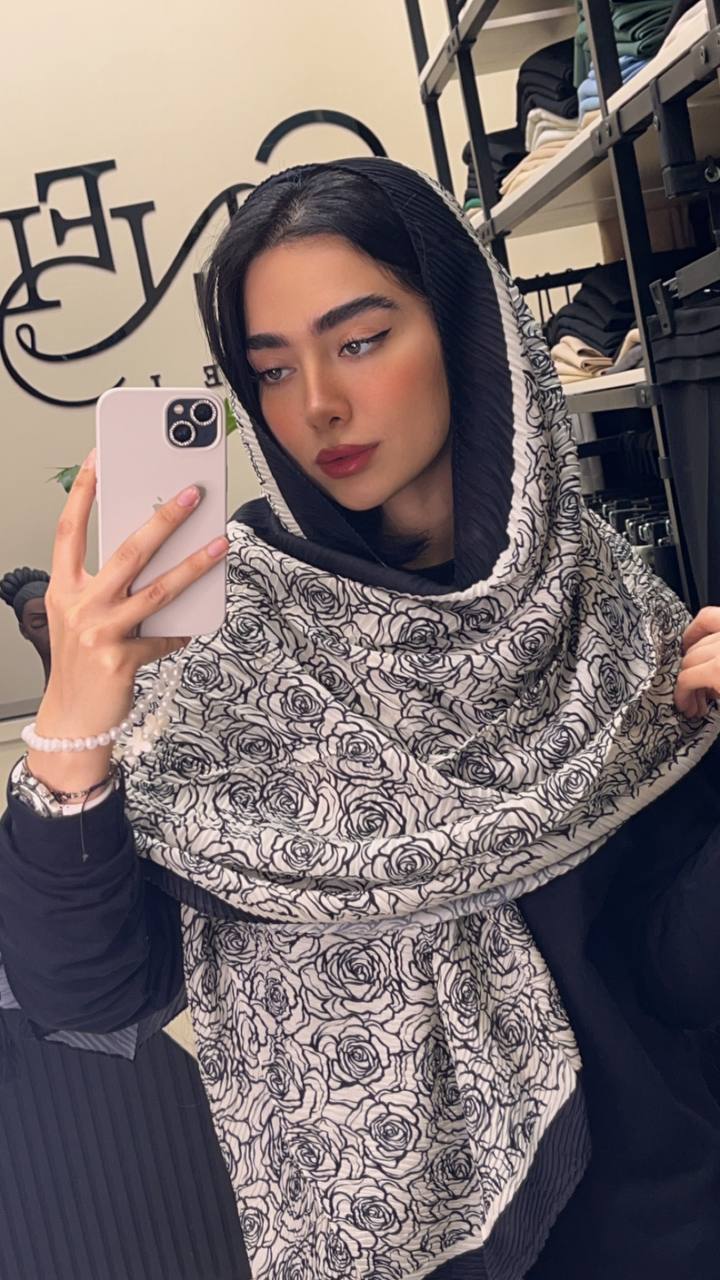 شال پلیسه طرح گل بسته8رنگی کد sp44 (عمده)