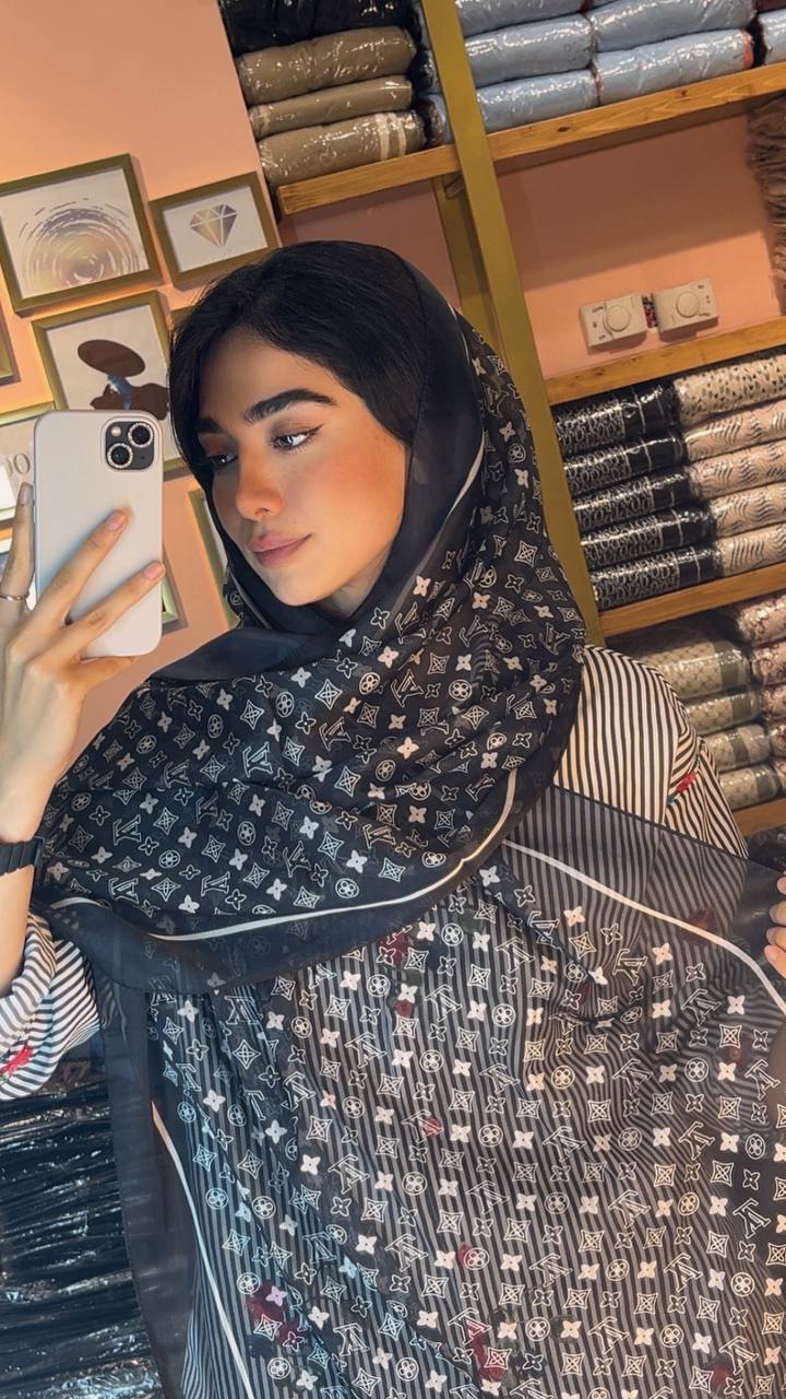شال حریر طرحدار پک مشکی سفید بسته10طرحی کد sh53 (عمده)