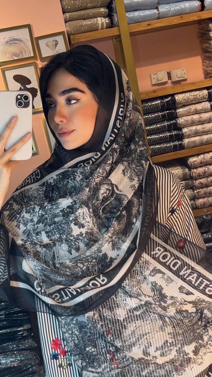 شال حریر طرحدار پک مشکی سفید بسته10طرحی کد sh53 (عمده)