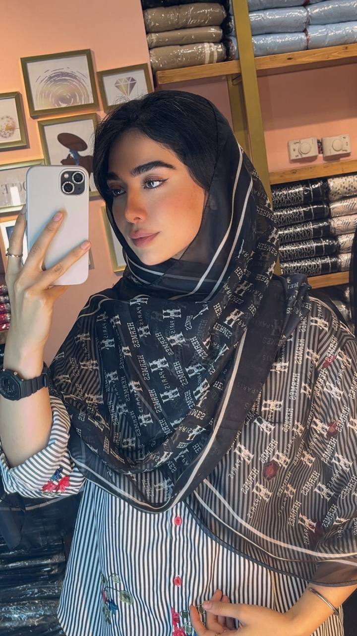 شال حریر طرحدار پک مشکی سفید بسته10طرحی کد sh53 (عمده)