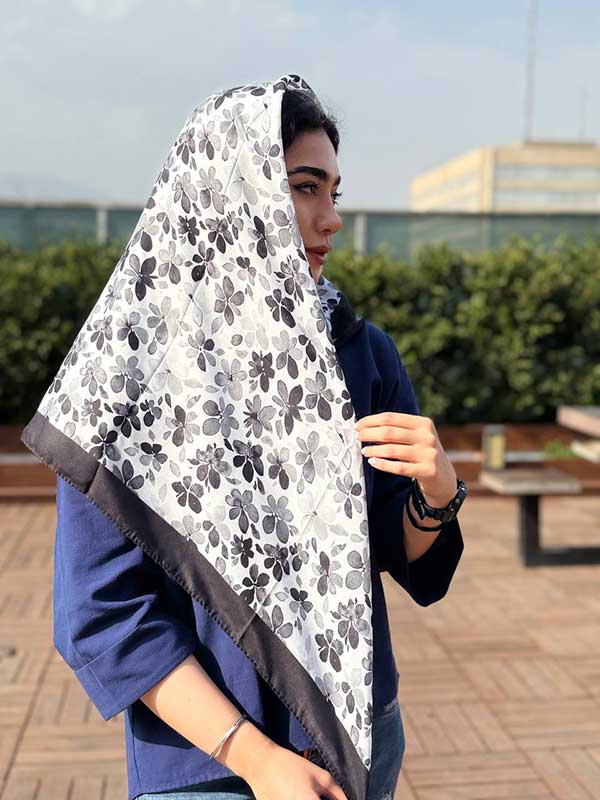 روسری نخی پک سفیدمشکی بسته8طرحی کد r100 (عمده)
