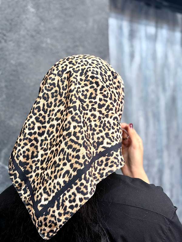 روسری پلنگی
