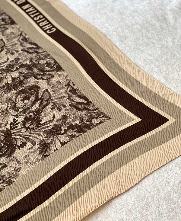 روسری پلیسه پاییزه بسته6رنگی کد r121 (عمده)
