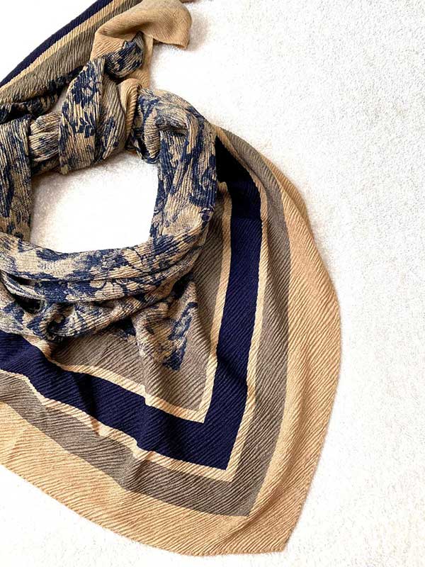 روسری پلیسه پاییزه بسته6رنگی کد r121 (عمده)
