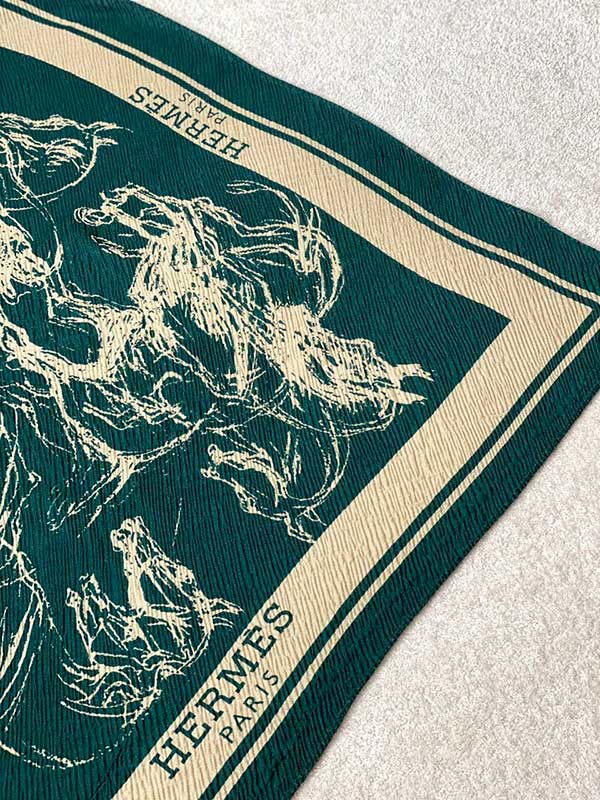 روسری پلیسه بسته2رنگی کد r123 (عمده)
