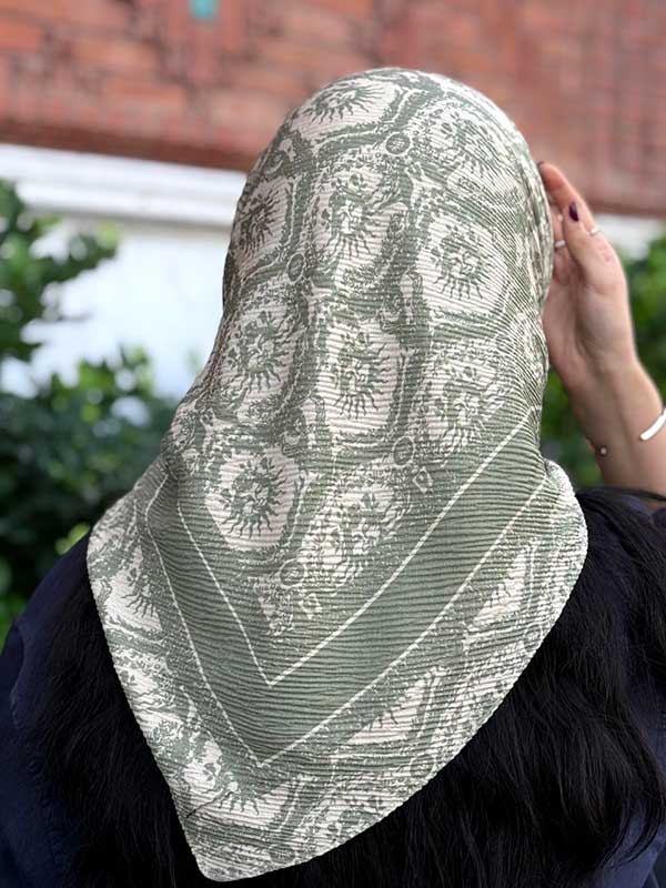 روسری پلیسه بسته2رنگی کد r126 (عمده)
