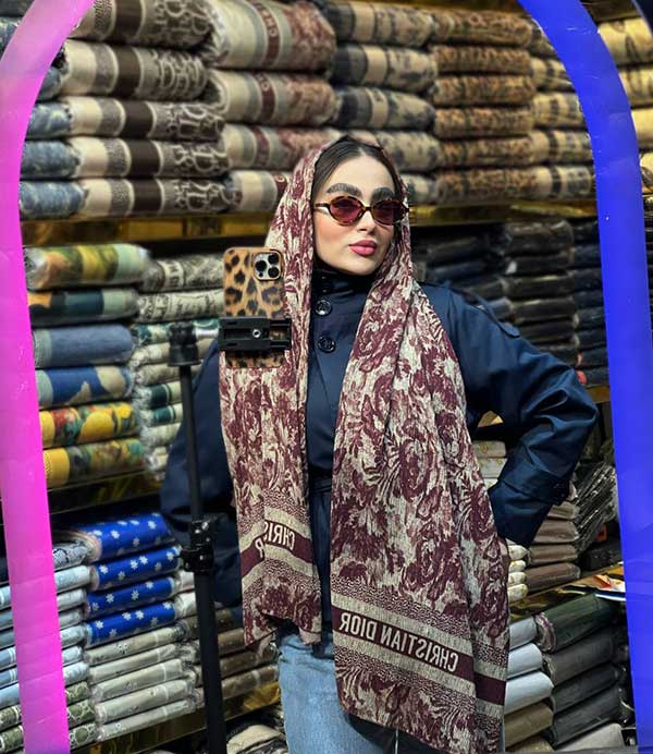 شال پلیسه طرح گل
