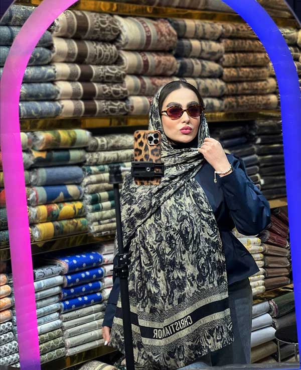 شال پلیسه طرح گل
