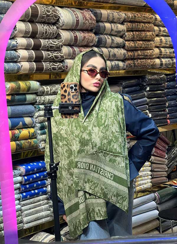 شال پلیسه طرح گل
