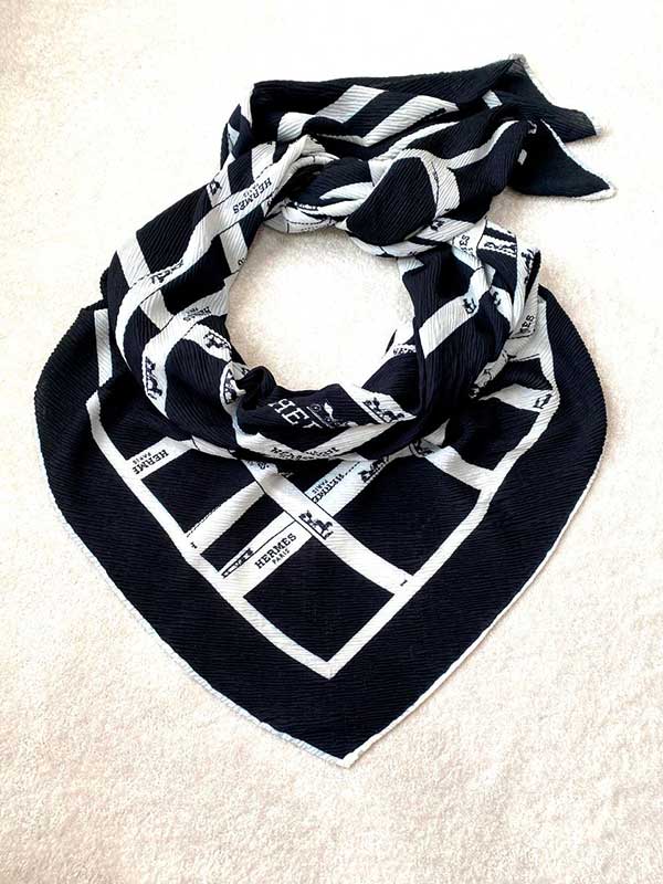 روسری پلیسه پک سفیدمشکی بسته3طرحی کد r137 (عمده)
